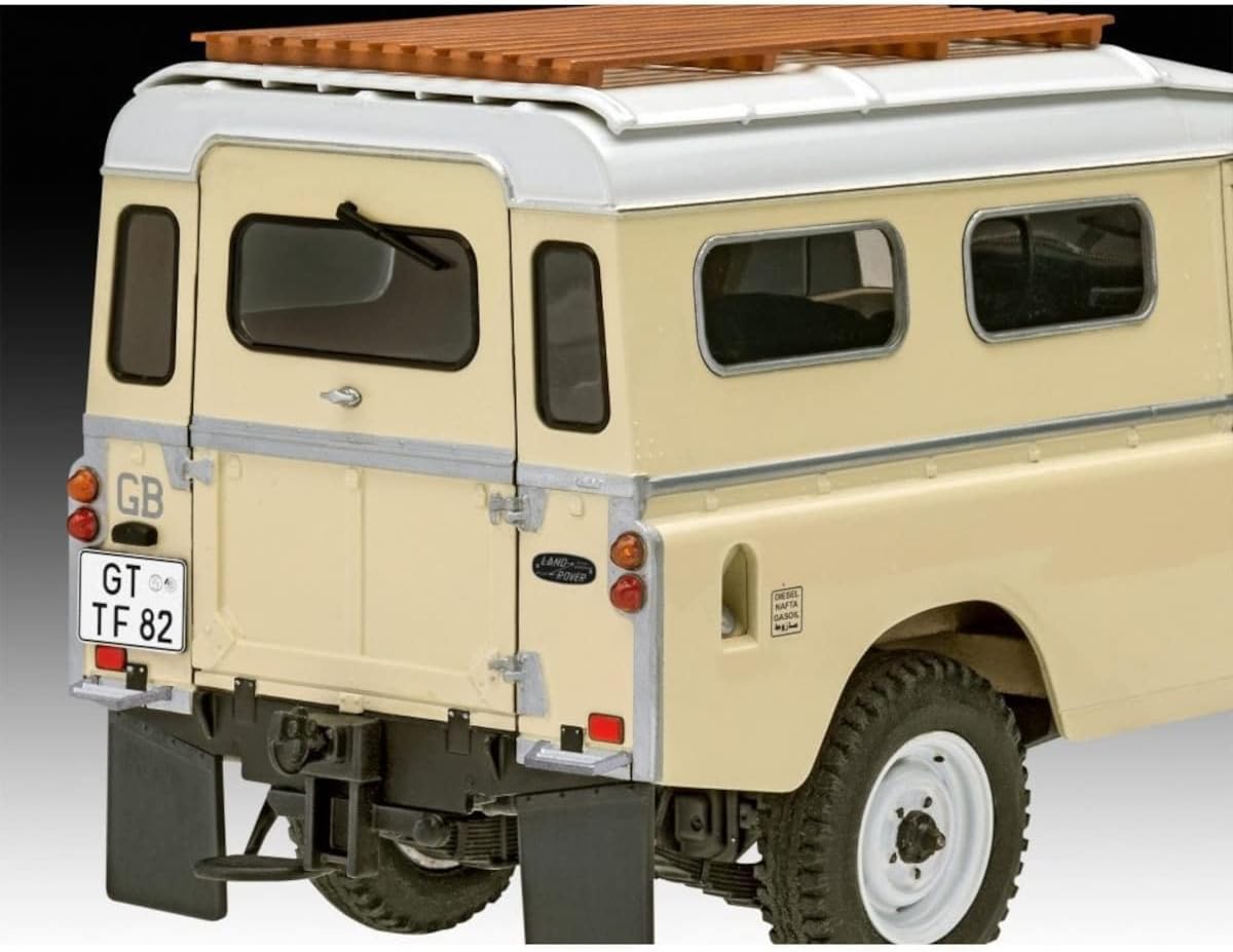 Revell 1/24th scale Land Rover Series III LWB (Commercial)